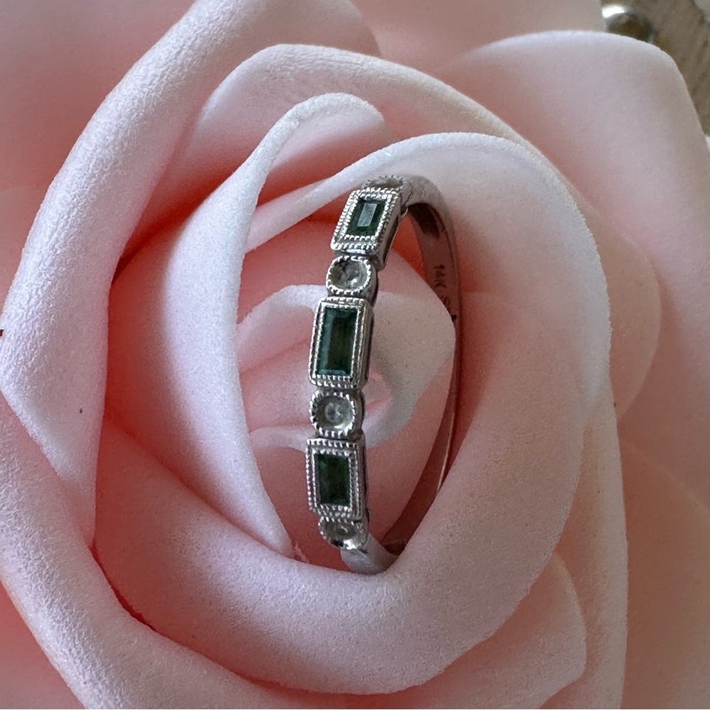 14K White Gold Green Stone & Clear Accent Band Ring Size 7 Stackable - Picture 11 of 16
